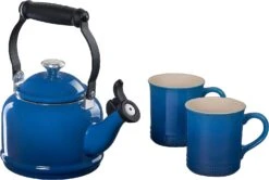 Le Creuset 1 1/4 Qt. Demi Kettle W/Stainless Steel Knob & (2) 14 Oz. Mug Set - Marseille